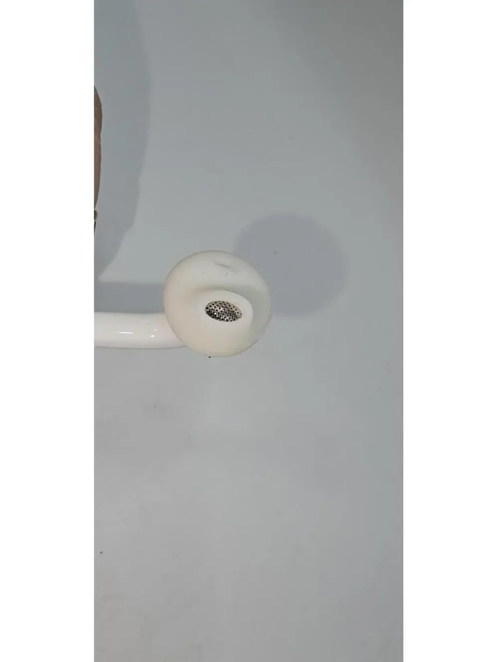 White Samsung Wired Earbuds with Inline Microphone